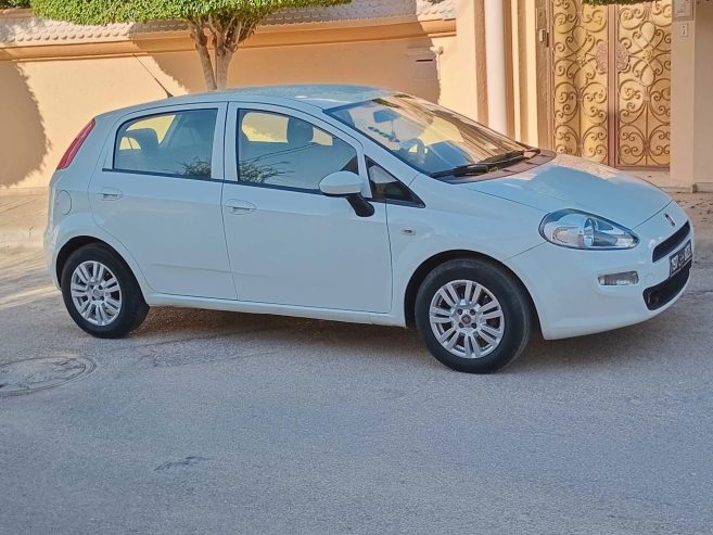 Voiture-Fiat-Punto-a-vendre-a-Sahloul-prix-27000-dinars-proxity.tn-annonce-voiture-occasion-tunisie-3