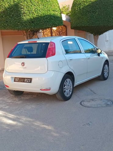 Voiture-Fiat-Punto-a-vendre-a-Sahloul-prix-27000-dinars-proxity.tn-annonce-voiture-occasion-tunisie-4