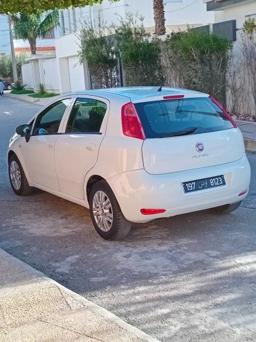 Voiture-Fiat-Punto-a-vendre-a-Sahloul-prix-27000-dinars-proxity.tn-annonce-voiture-occasion-tunisie-5