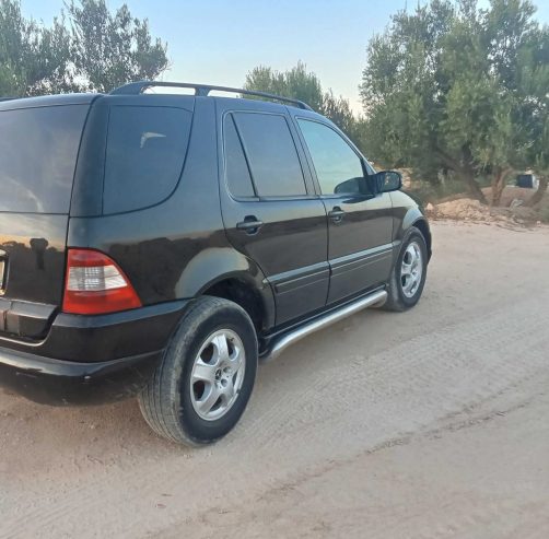 Voiture-Mercedes-ML-a-vendre-a-Gabes-prix-18500-dinars-proxity.tn-annonce-voiture-occasion-tunisie