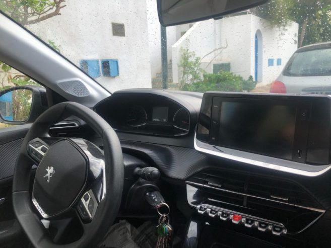 Voiture-Peugeot-208-a-vendre-a-Tunis-prix-40000-dinars-proxity.tn-annonces-voitures-occasion-a-vendre-tunisie-2