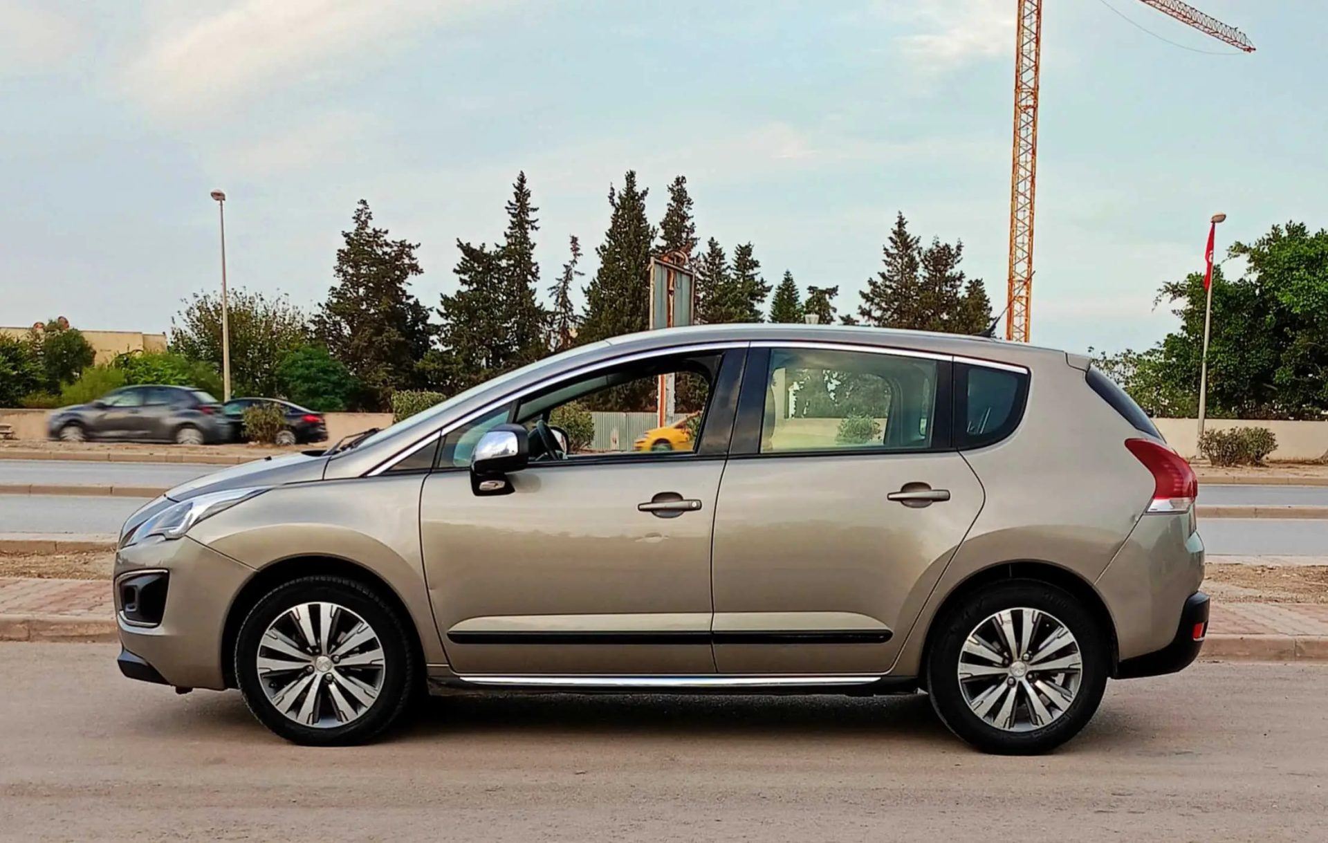 Voiture-Peugeot-3008-a-vendre-a-Cite-El-Ghazela-prix-37500-dinars-proxity.tn-annonce-voiture-occasion-tunisie-6