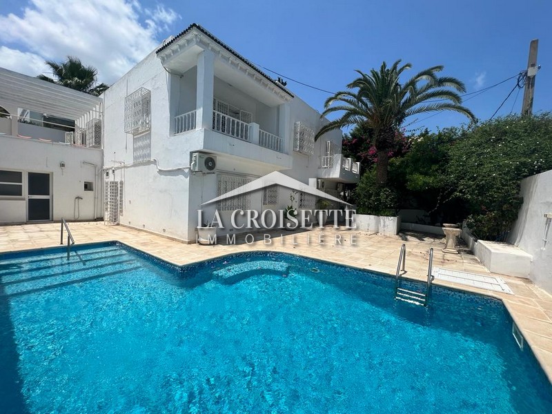 Villa S+4 avec piscine à Gammarth ZVL0882