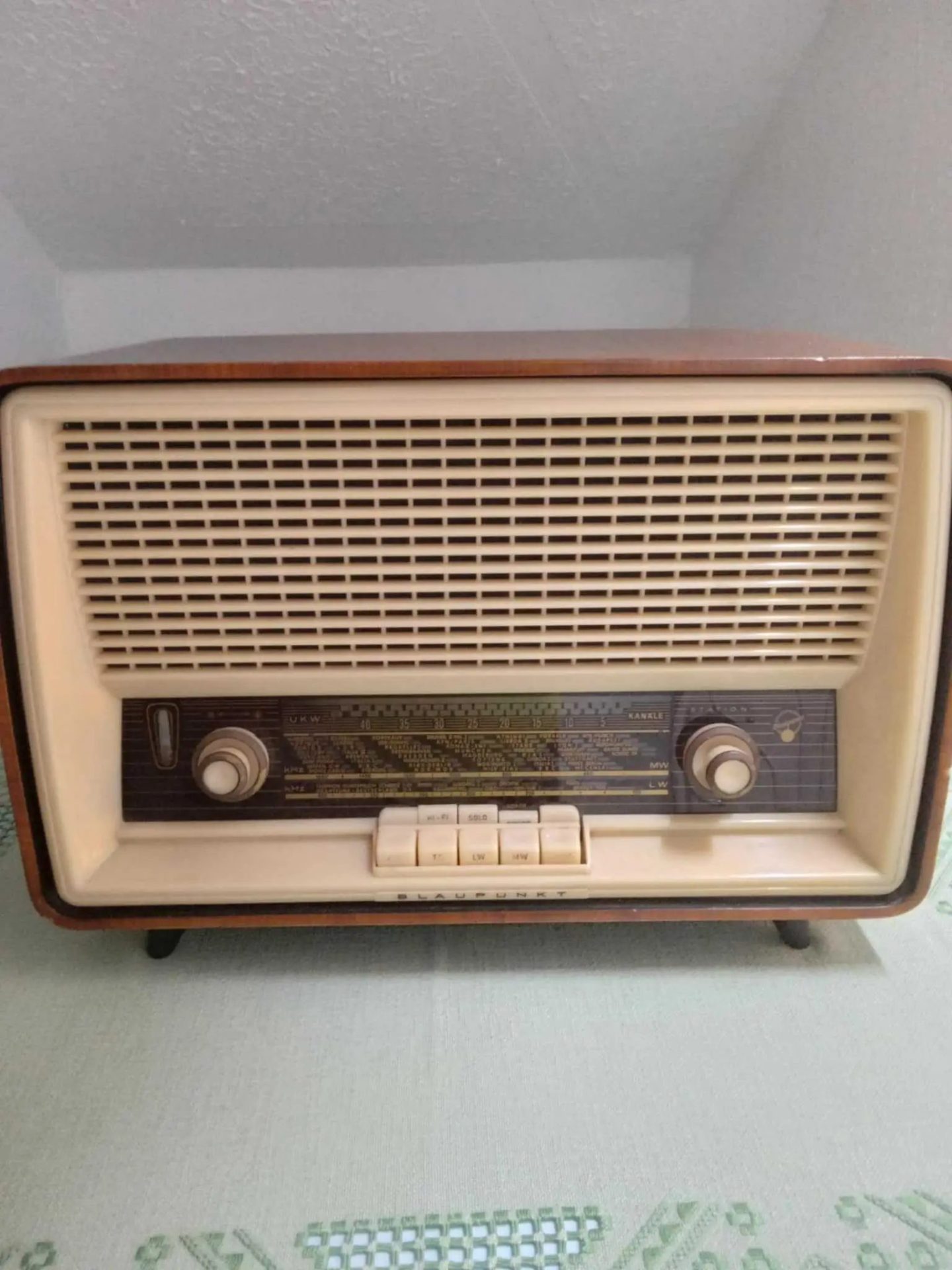 radio-antique-a-vendre-a-El-Mourouj-prix-200-dinars-proxity.tn-annonces-produits-antiques-a-vendre-tunisie