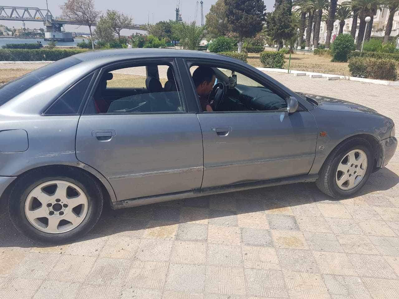 Audi-A4-2006-a-vendre-a-Menzel-Jemil-prix-18000-dinars-proxity.tn-annonces-tunisie-voiture-occasion-a-vendre-1