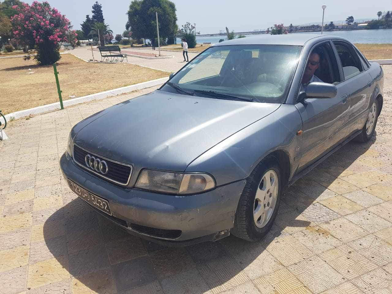 Audi-A4-2006-a-vendre-a-Menzel-Jemil-prix-18000-dinars-proxity.tn-annonces-tunisie-voiture-occasion-a-vendre-3