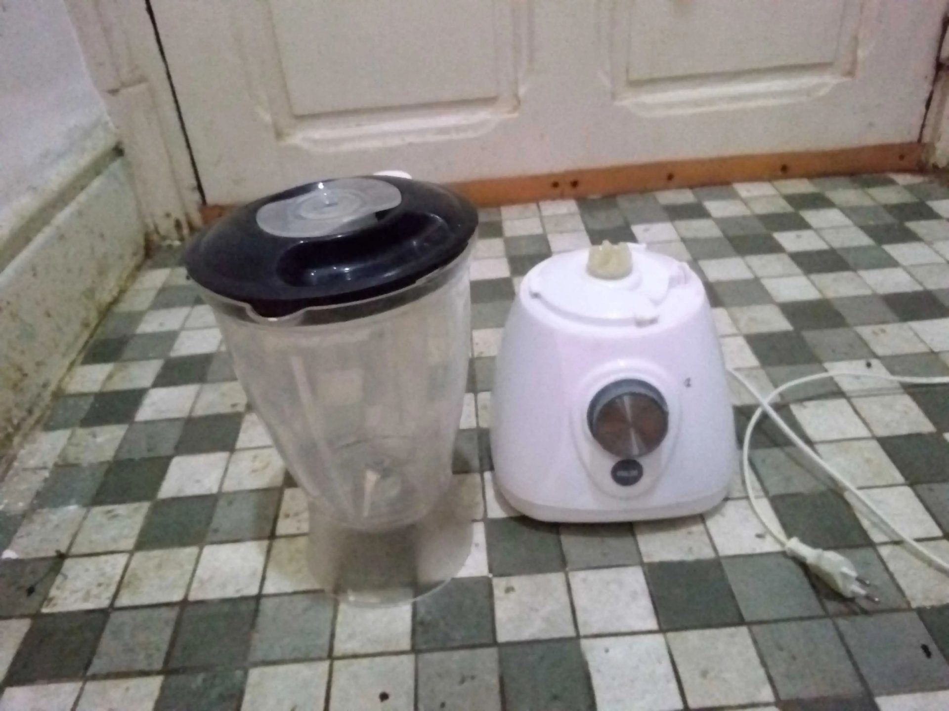 Blender-AFK-SM-400G.2-importe-dAllemagne-a-vendre-a-Tunis-prix-75-dinars-proxity.tn-annonces-tunisie-electromenager-mixeur-a-vendre-2