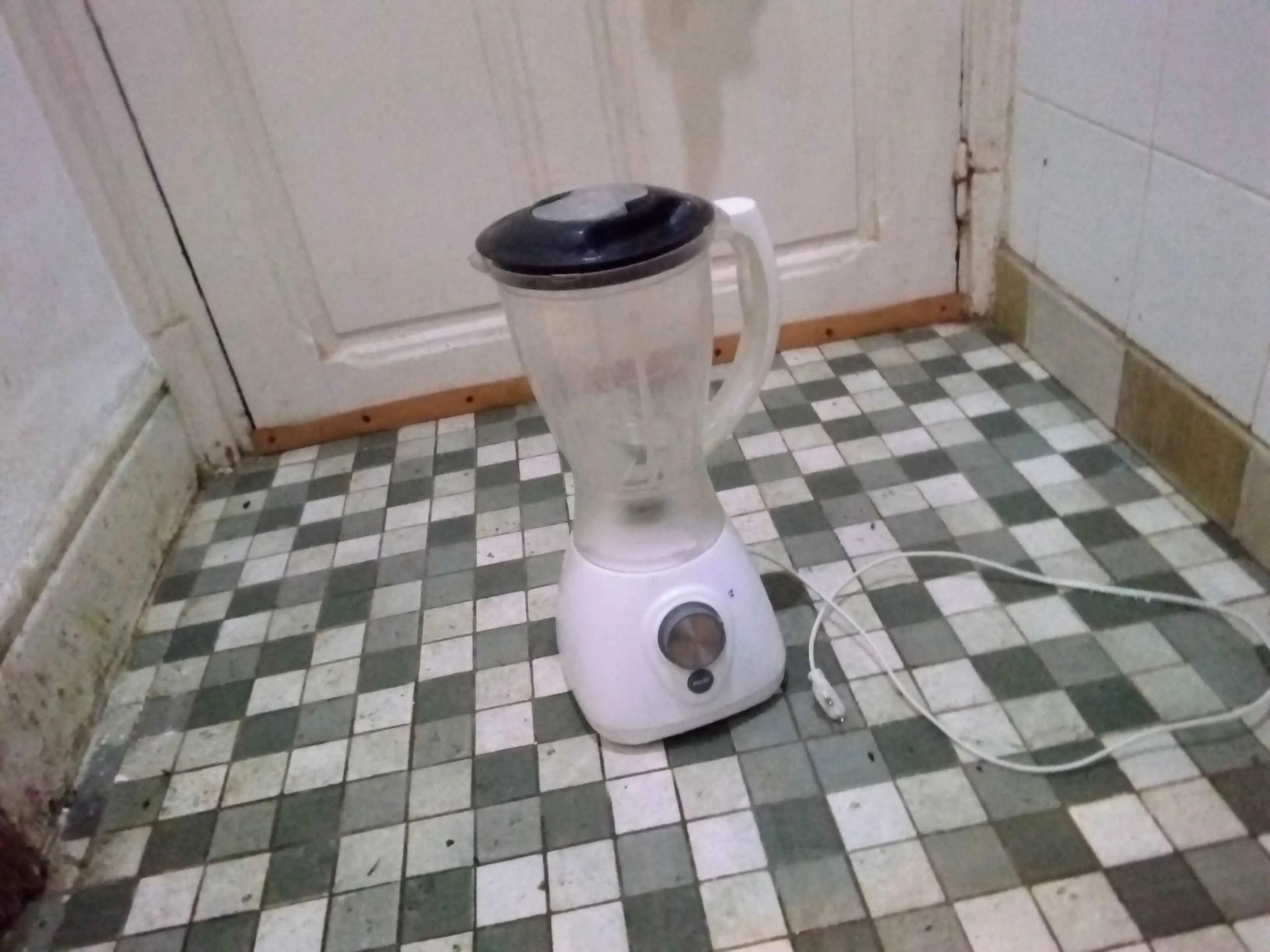 Blender-AFK-SM-400G.2-importe-dAllemagne-a-vendre-a-Tunis-prix-75-dinars-proxity.tn-annonces-tunisie-electromenager-mixeur-a-vendre