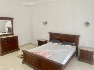 Chambre à coucher en frêne massif – Dar Chabane El Fehri – 550 DT