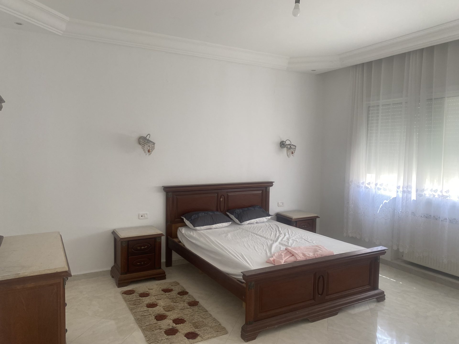 Chambre-a-coucher-en-bois-de-frene-a-vendre-a-Dar-Chabane-El-Fehri-prix-550-dinars-proxity.tn-annonces-tunisie-meubles-occasion-a-vendre