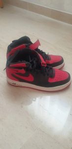 Nike Air Jordan 1 Mid Rouge – Pointure 41 – Neuf – El Menzah