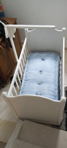 Lit-bebe-avec-matelas-a-vendre-a-Ras-Jebal-prix-250-dinars-proxity.tn-annonces-tunisie-equipements-bebe-a-vendre