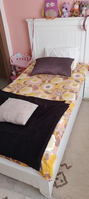 Lit-en-bois-avec-matelas-a-vendre-a-El-Menzah-9-prix-500-dinars-proxity.tn-annonces-tunisie-meuble-occasion-a-vendre