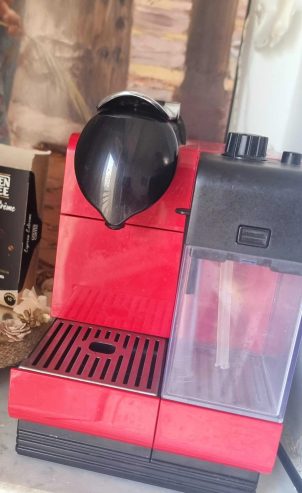 Machine-a-cafe-Lattissima-Nespresso-Delonghi-a-vendre-a-Bardo-prix-600-dinars-proxity.tn-annonces-tunisie-petit-electromenager-et-machine-a-cafe-a-vendre