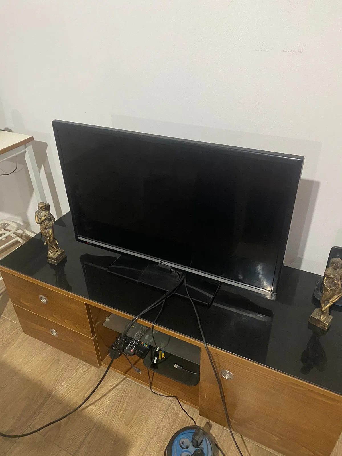 TV-LED-SABA-32-pouces-avec-stick-Xiaomi-Mi-Android-TV-a-vendre-a-Borj-Louzir-prix-400-dinars-proxity.tn-annonces-Tunisie-Televiseur-occasion-a-vendre-1