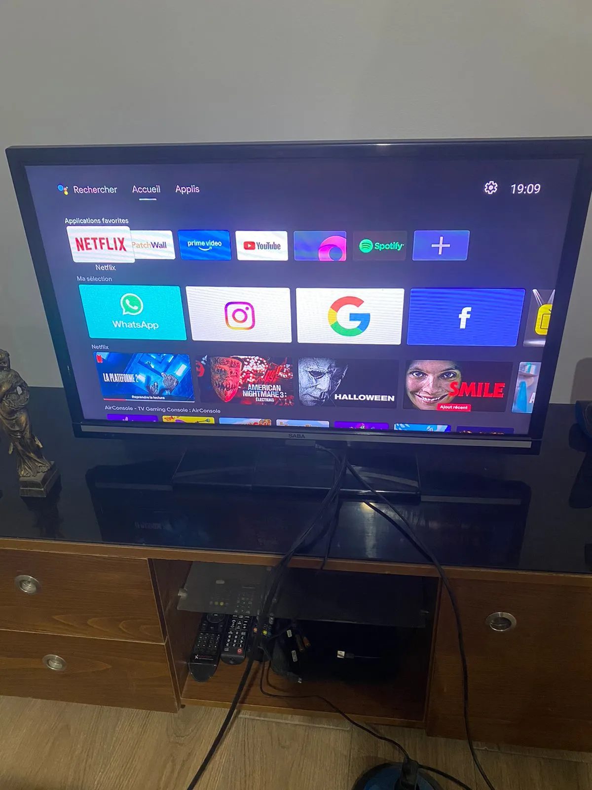 TV-LED-SABA-32-pouces-avec-stick-Xiaomi-Mi-Android-TV-a-vendre-a-Borj-Louzir-prix-400-dinars-proxity.tn-annonces-Tunisie-Televiseur-occasion-a-vendre