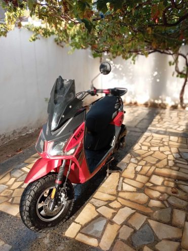 UNISCOOT-Scooteur-TMAX-125CC-a-vendre-a-Hammamet-prix-2800-dinars-proxity.tn-annonces-tunisie-moto-occasion-a-vendre