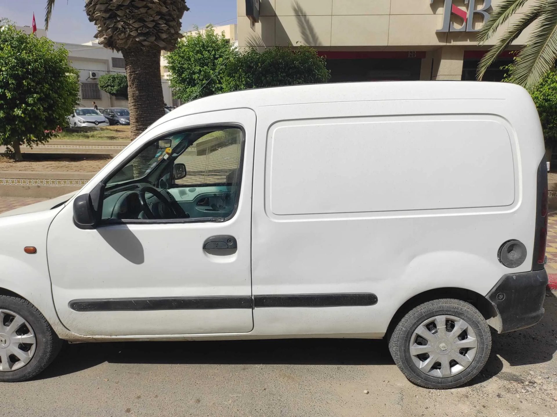 Utilitaire-occasion-Renault-Kangoo-a-vendre-a-Sfax-prix-10500-dinars-proxity.tn-annonces-tunisie-utilitaires-occasions-a-vendre