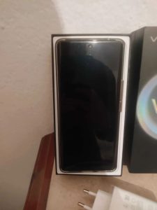 Vivo V30 Noir – Bardo – 12Go RAM – 256Go – Écran AMOLED