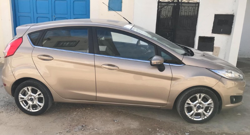 Voiture-occasion-Ford-FIESTA-2017-a-vendre-a-Nabeul-prix-40000-dinars-proxity.tn-annonces-tunisie-voiture-occasion-a-vendre-4