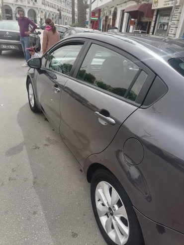 Voiture-occasion-Kia-Rio-2017-a-vendre-a-Sfax-prix-35500-dinars-proxity.tn-annonces-tunisie-voitures-occasion-a-vendre-1