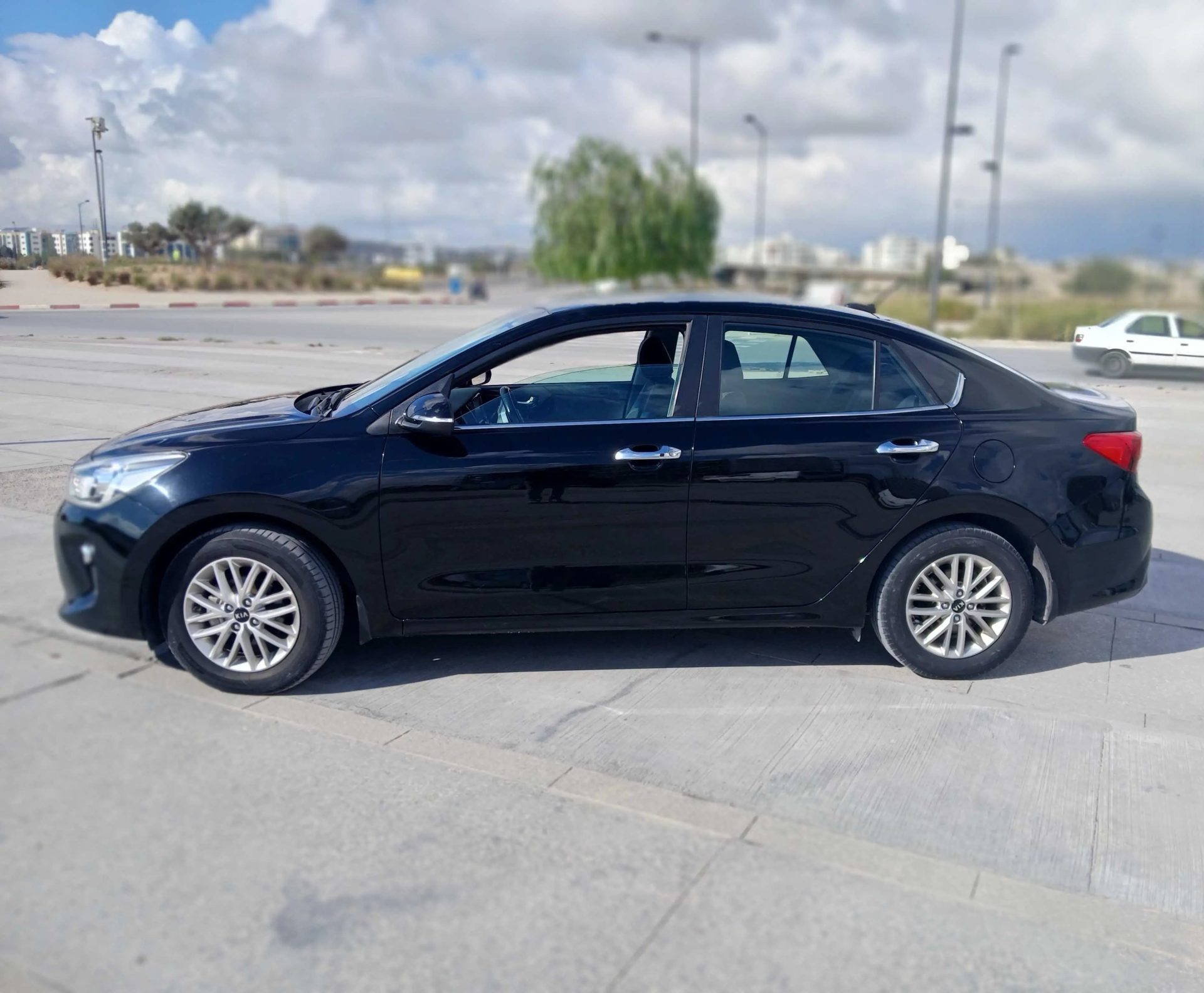 Voiture-occasion-Kia-Rio-Sedan-a-vendre-au-Centre-Urbain-Nord-Prix-52000-dinars-proxity.tn-annonces-tunisie-voitures-occasion-a-vendre-1