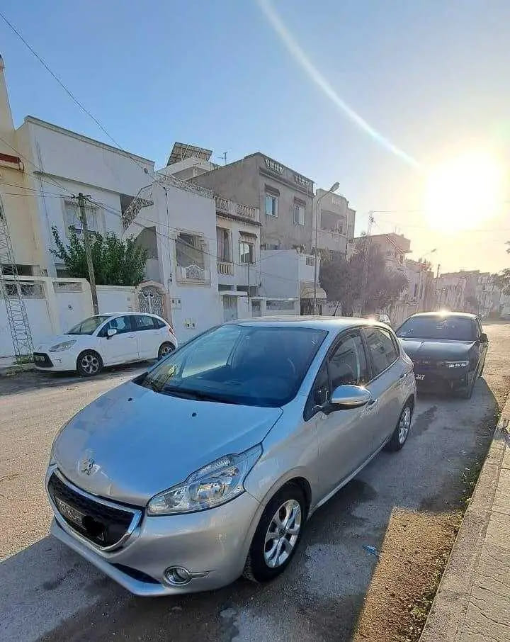 Voiture-occasion-Peugeot-208-a-vendre-a-Bardo-prix-25500-dinars-proxity.tn-annonces-tunisie-voiture-occasion-a-vendre-6