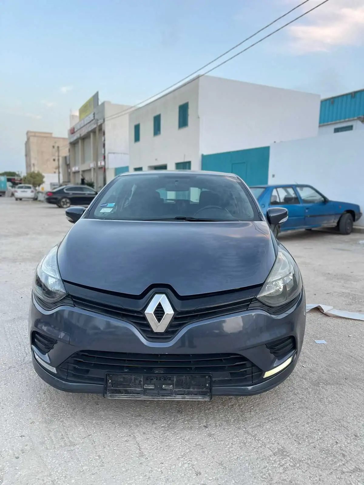 Voiture-occasion-Renault-Clio-a-vendre-a-Oued-Ellil-prix-35000-dinars-proxity.tn-annonces-tunisie-voiture-occasion-a-vendre-2