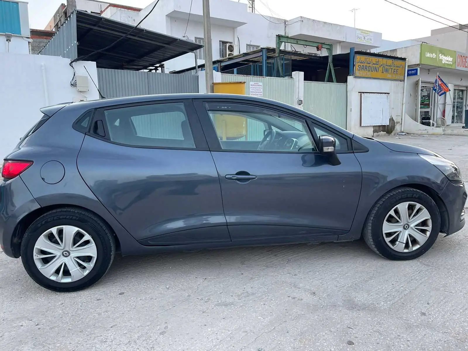 Voiture-occasion-Renault-Clio-a-vendre-a-Oued-Ellil-prix-35000-dinars-proxity.tn-annonces-tunisie-voiture-occasion-a-vendre-3