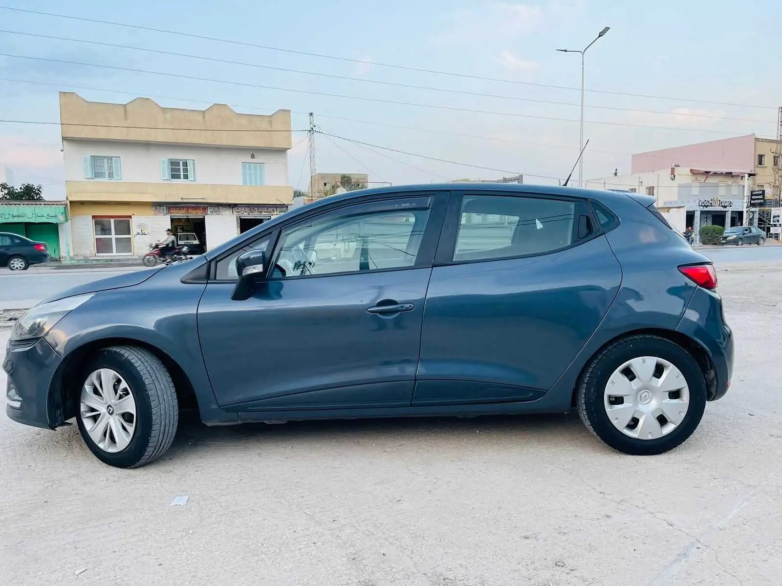 Voiture-occasion-Renault-Clio-a-vendre-a-Oued-Ellil-prix-35000-dinars-proxity.tn-annonces-tunisie-voiture-occasion-a-vendre-4