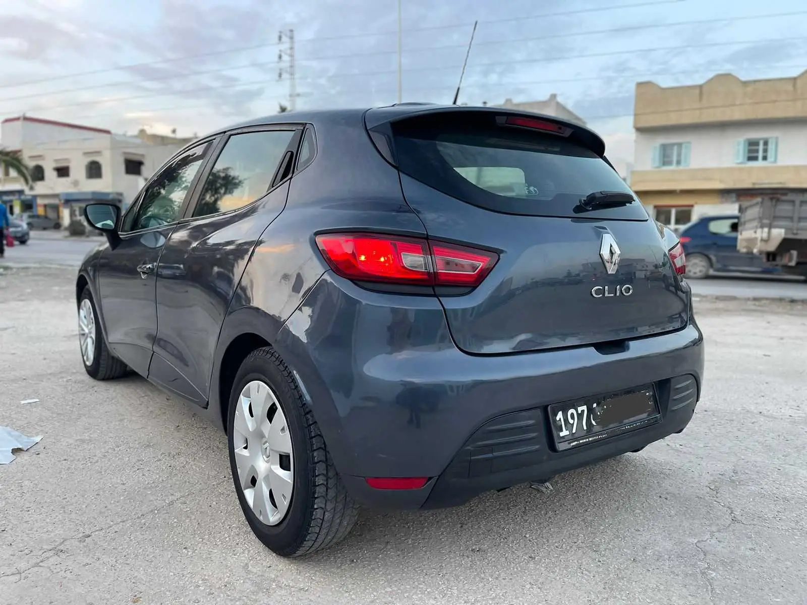 Voiture-occasion-Renault-Clio-a-vendre-a-Oued-Ellil-prix-35000-dinars-proxity.tn-annonces-tunisie-voiture-occasion-a-vendre-5