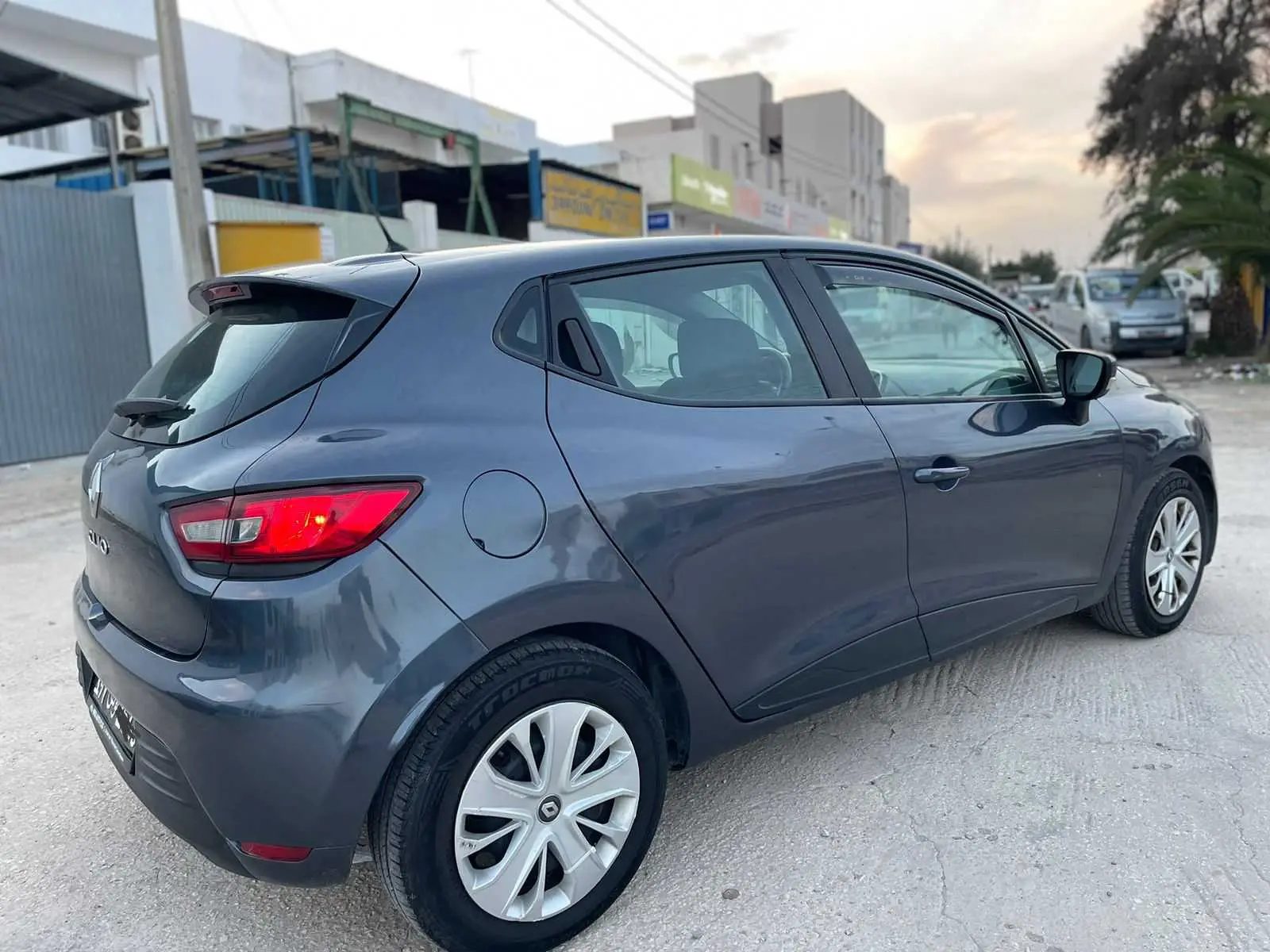 Voiture-occasion-Renault-Clio-a-vendre-a-Oued-Ellil-prix-35000-dinars-proxity.tn-annonces-tunisie-voiture-occasion-a-vendre-6