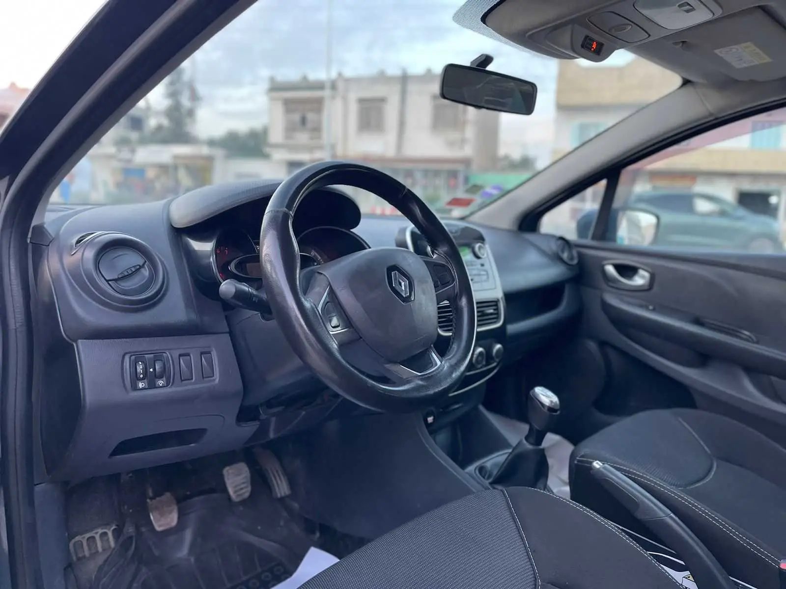 Voiture-occasion-Renault-Clio-a-vendre-a-Oued-Ellil-prix-35000-dinars-proxity.tn-annonces-tunisie-voiture-occasion-a-vendre-9