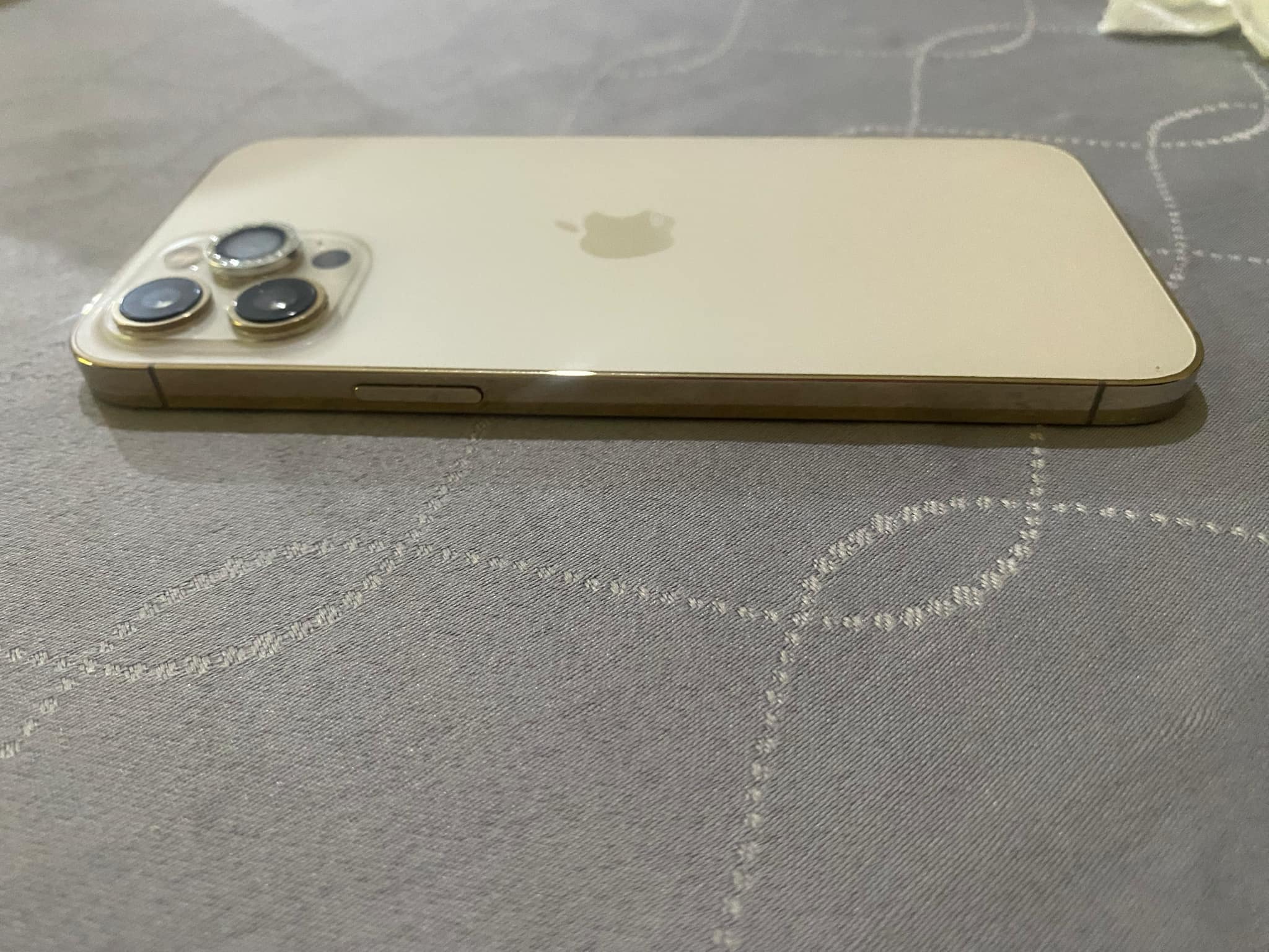 iPhone-12-Pro-Max-Gold-a-vendre-a-Ben-Arous-2200-dinars-proxity.tn-annonces-tunisie-smartphone-a-vendre-1