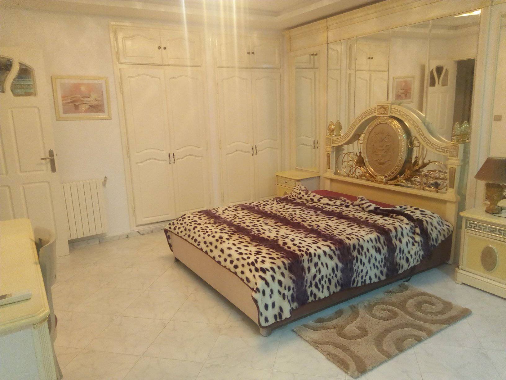 Agence-Anas-Immobilier-appartement-luxe-meuble-S3-La-Marsa-Loyer-2500-DT-2