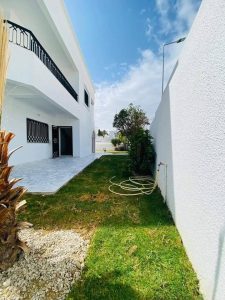 Villa d’exception à vendre – Menzah 5 – 500m² – Piscine – Jardin