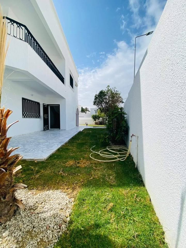 Agence-Isis-House-vente-Villa-Menzah-5-prix-2200000-dinars-proxity.tn-annonces-tunisie-immobilier-villa-a-vendre-1