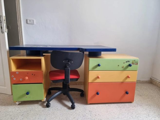 Chambre-a-coucher-pour-enfants-A-vendre-El-Menzah-1100-DT-Bureau-chaise