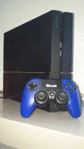 PS4 Fat 500 Go – Cité El Ghazela – 3 jeux – 600 DT