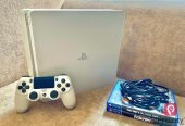 PlayStation 4 Slim 500 Go Blanche - Comme neuve