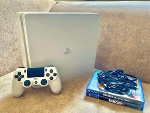 PlayStation 4 Slim 500 Go Blanche – Comme neuve – Ksibet El Mediyouni