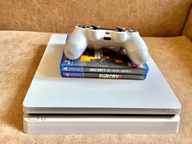 Console-Playstation-4-Slim-500-Go-a-vendre-a-Ksibet-El-Mediyouni-650-DT-proxity.tn-annonces-tunisie-console-de-jeux-a-vendre-2