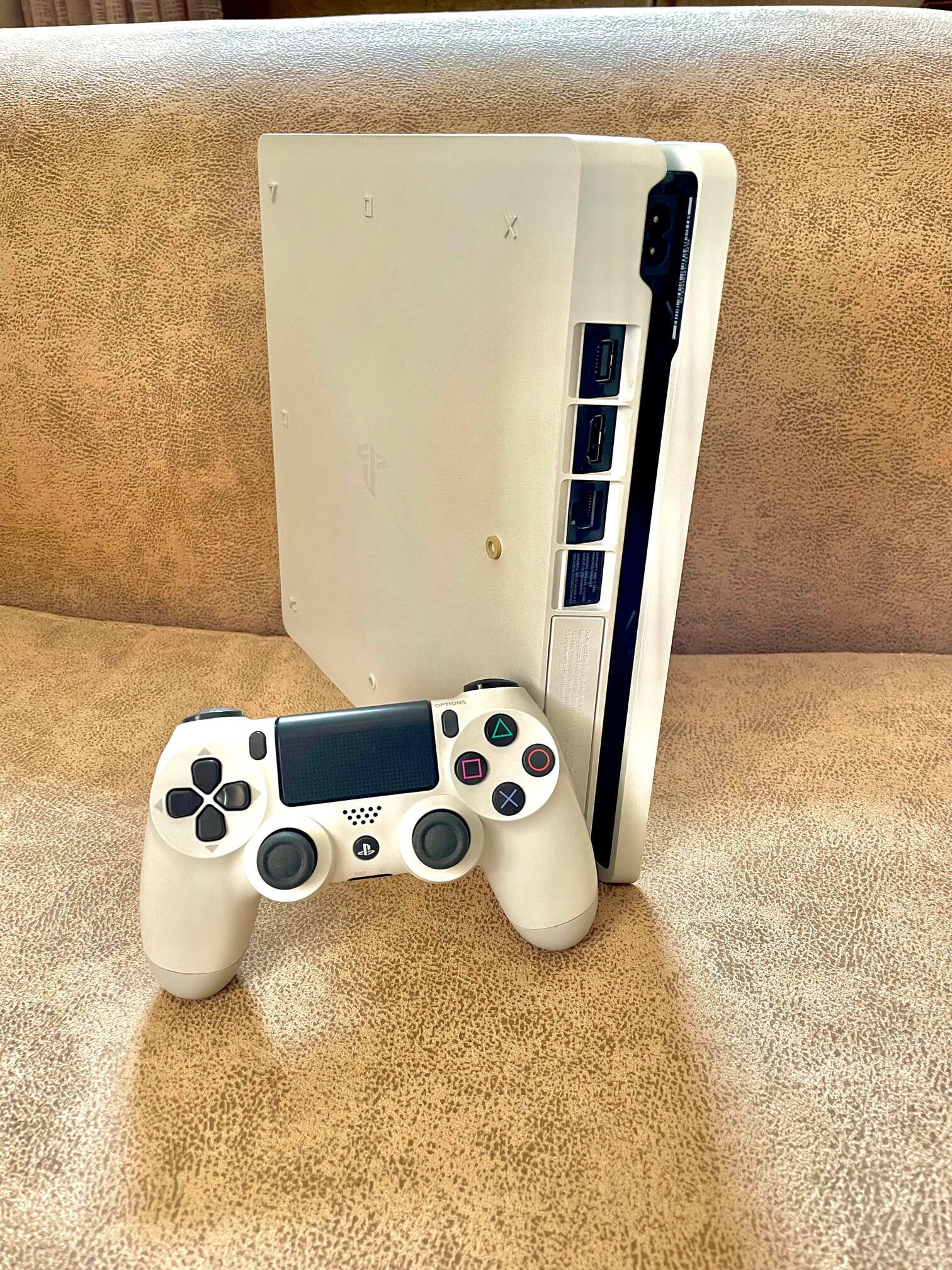 Console-Playstation-4-Slim-500-Go-a-vendre-a-Ksibet-El-Mediyouni-650-DT-proxity.tn-annonces-tunisie-console-de-jeux-a-vendre-3