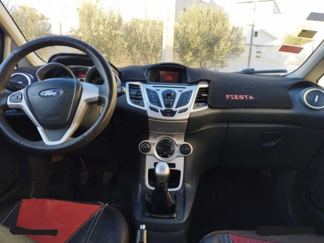 Ford Fiesta Titanium 2012 – 215 000 km – Cité Ettahrir – 26000 DT