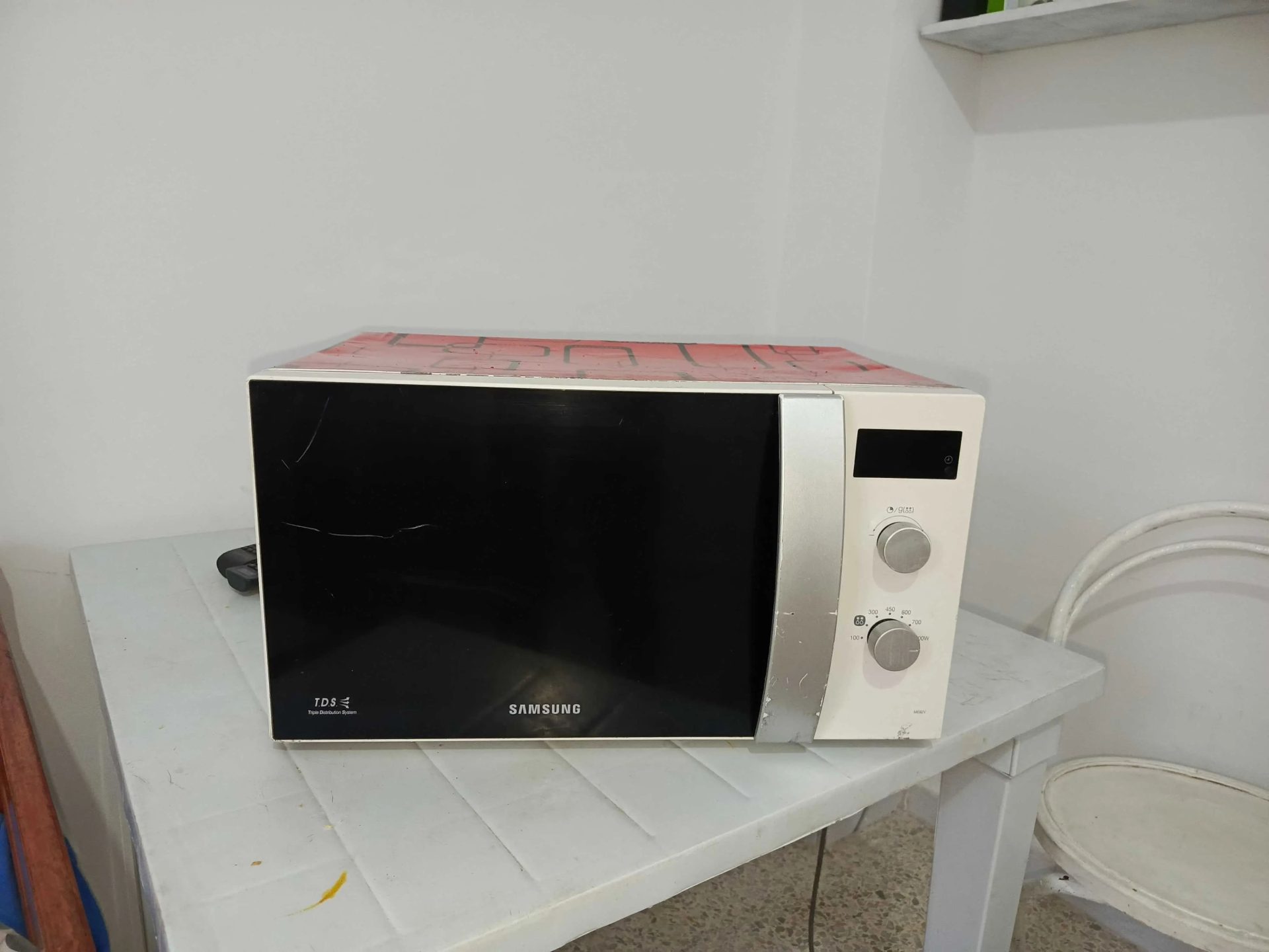 Four-Micro-ondes-Samsung-Ain-Zaghouan-90-dinars-4