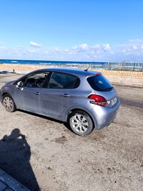 Peugeot-208-Like-Essence-2019-Mahdia-212000-Km-Excellent-etat-5-CV-26500-DT-3