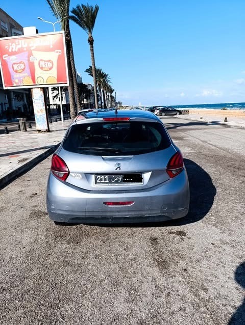 Peugeot-208-Like-Essence-2019-Mahdia-212000-Km-Excellent-etat-5-CV-26500-DT-6