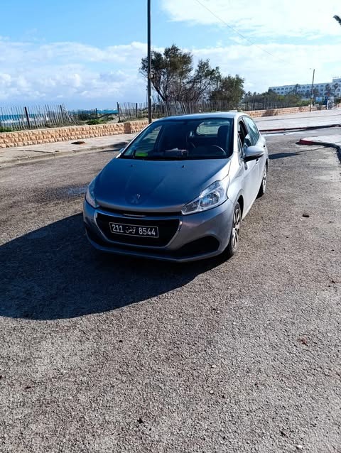 Peugeot-208-Like-Essence-2019-Mahdia-212000-Km-Excellent-etat-5-CV-26500-DT