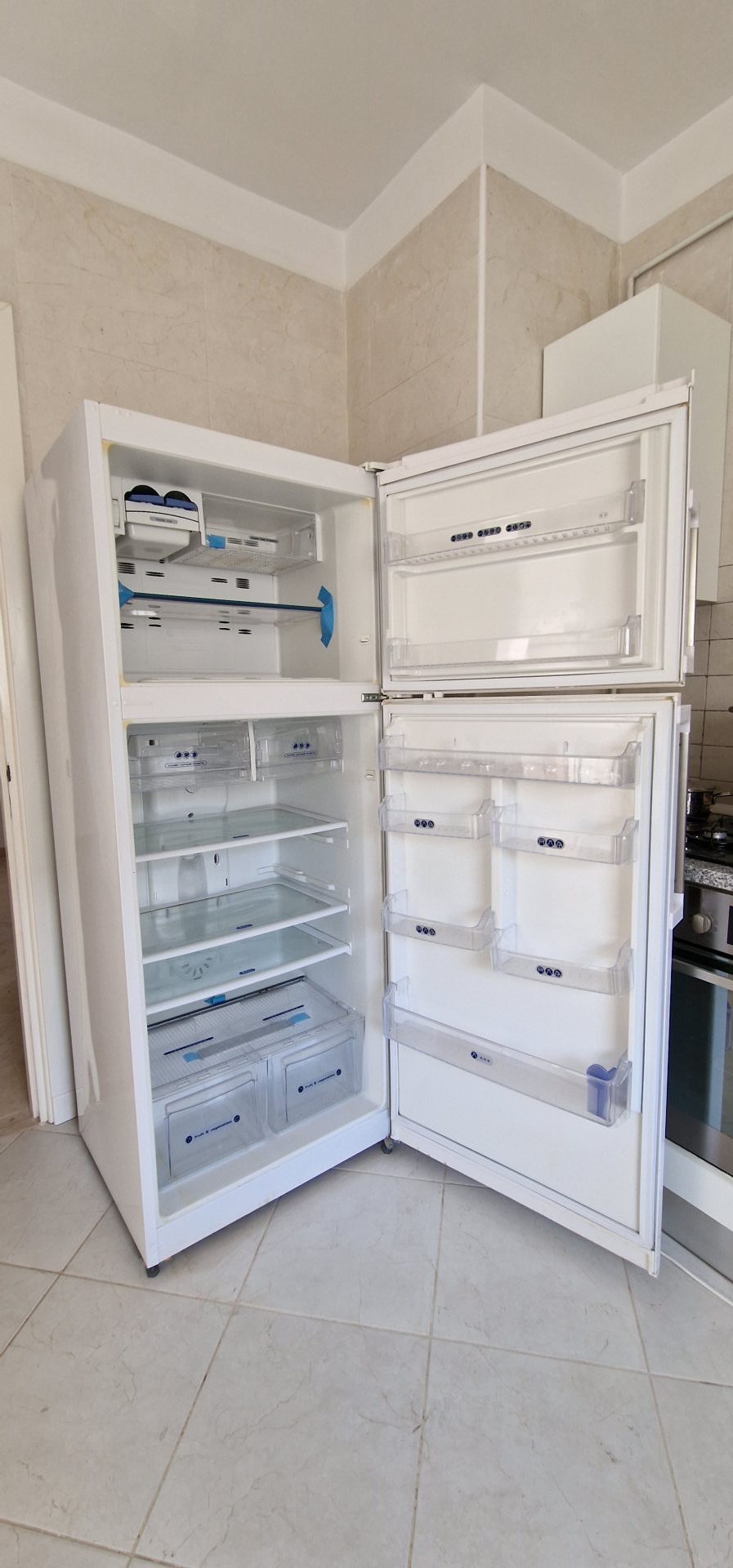 Refrigerateur-Whirlpool-A-vendre-aux-Jardins-de-Carthage-1300-DT