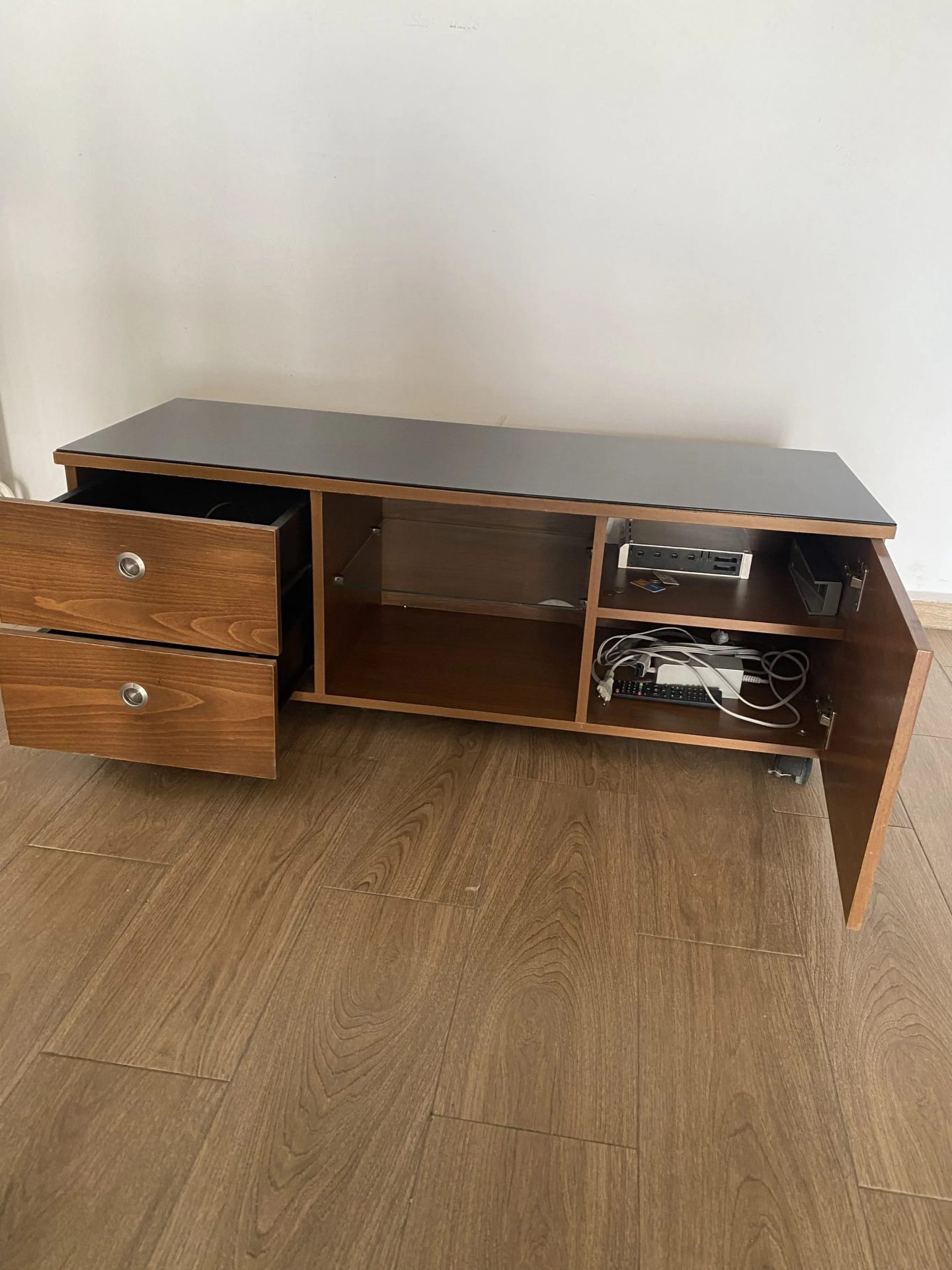 Table-basse-pour-television-Borj-Louzir-200-DT-proxity.tn-annonces-tunisie-meuble-occasion-a-vendre-1